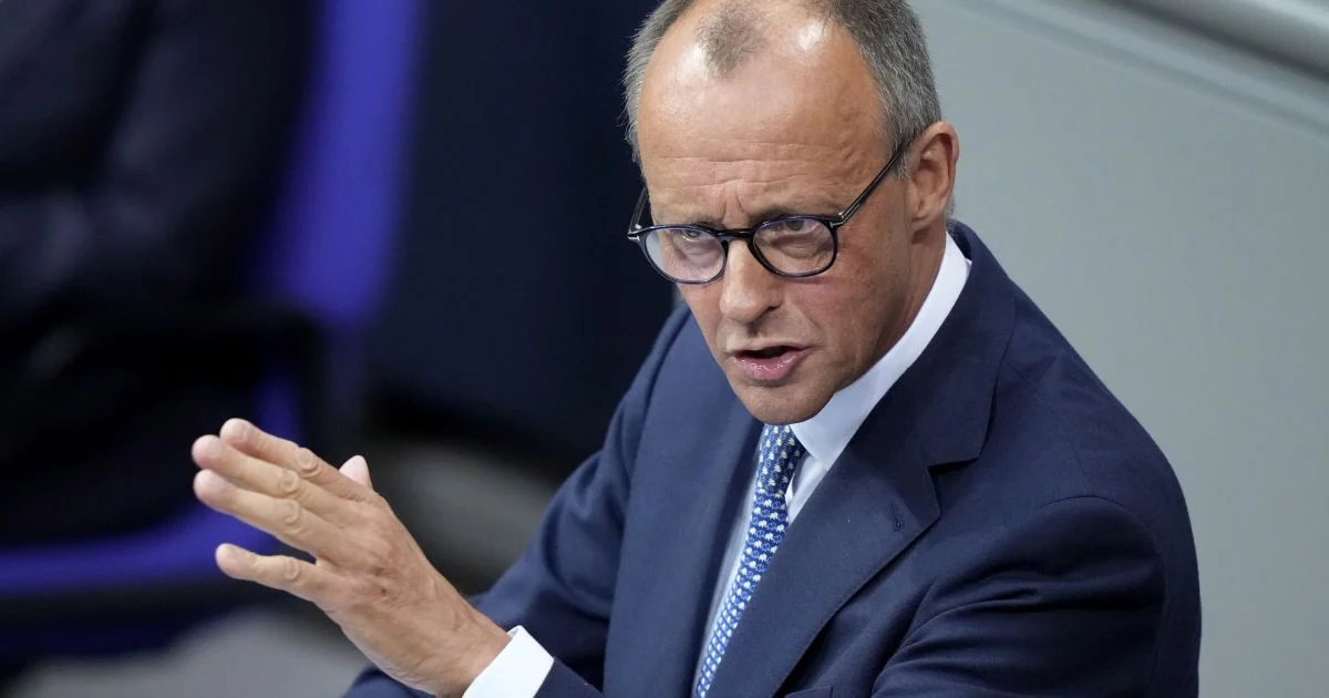 Friedrich Merz erwägt finanzielle Maßnahmen gegen Ungarn und die Slowakei, sollten sie EU-Sanktionen gegen Russland oder Hilfe für die Ukraine behindern.