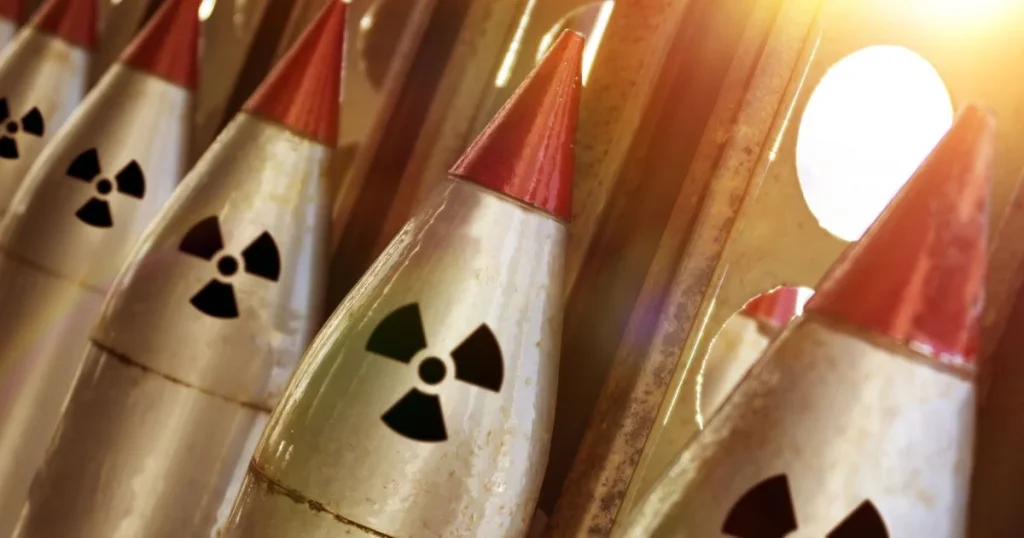 Oberst Richard Kemp fordert, Großbritannien solle der Ukraine beim Aufbau einer eigenen Atombewaffnung im Rahmen der strategischen Partnerschaft helfen.