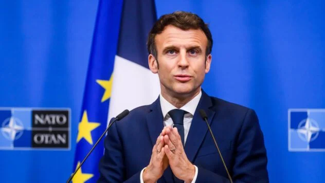 Frankreich lieferte der Ukraine alle Waffen des Jahres 2025 und verdreifachte die Produktion. Macron bestätigte volle militärische Unterstützung und Kriegswirtschaft.