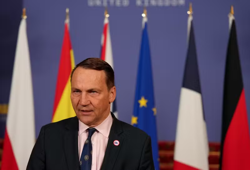 Polens Außenminister hält einen Krieg Russlands gegen die Ukraine für möglich, der Jahrzehnte dauern könnte