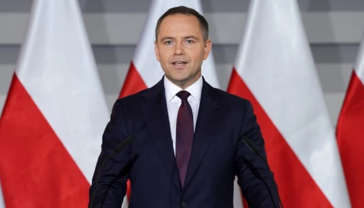 Karol Nawrocki gewinnt die Wahl in Polen, lehnt Truppenentsendung in die Ukraine ab und warnt vor einer NATO-Mitgliedschaft Kiews wegen möglicher Eskalation mit Russland.