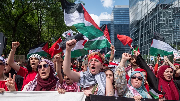 In Brüssel gingen mindestens 75.000 Menschen auf die Straße, um politische Maßnahmen gegen den Krieg im Gazastreifen zu fordern.
