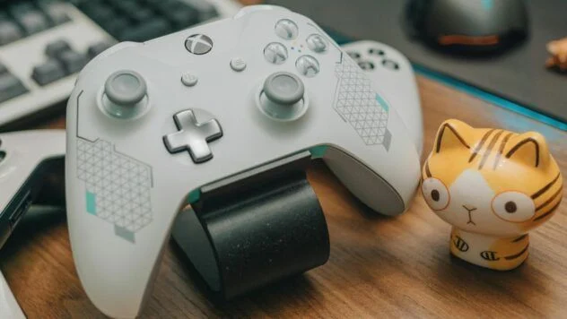 Microsoft kündigt eine neue Xbox mit Windows, Steam-Support und AMD-Chip an. Die Konsole wird plattformübergreifend und abwärtskompatibel sein.