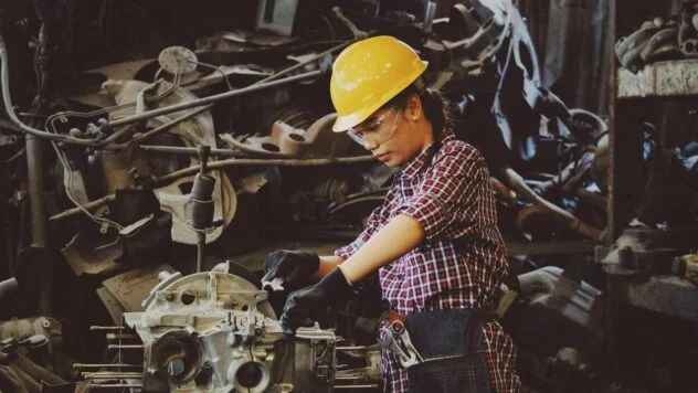 Immer mehr Länder führen die Vier-Tage-Arbeitswoche ein. Wir analysieren die ersten Ergebnisse der Experimente und ständigen Veränderungen in der Arbeitsweise.