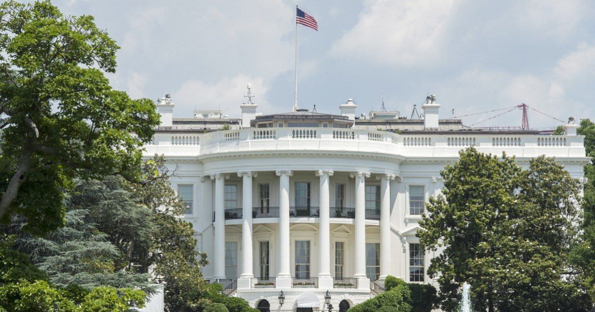 Starlink wurde im Weißen Haus ohne Genehmigung installiert – US-Geheimdienste prüfen Sicherheitsrisiken, der Kongress leitet Ermittlungen ein.