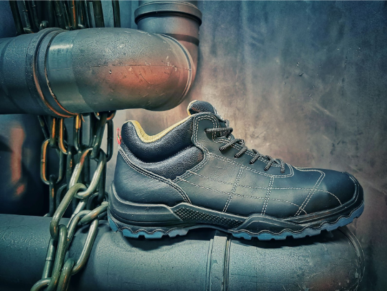 Laces or Velcro: which work shoes to choose for maximum safety?