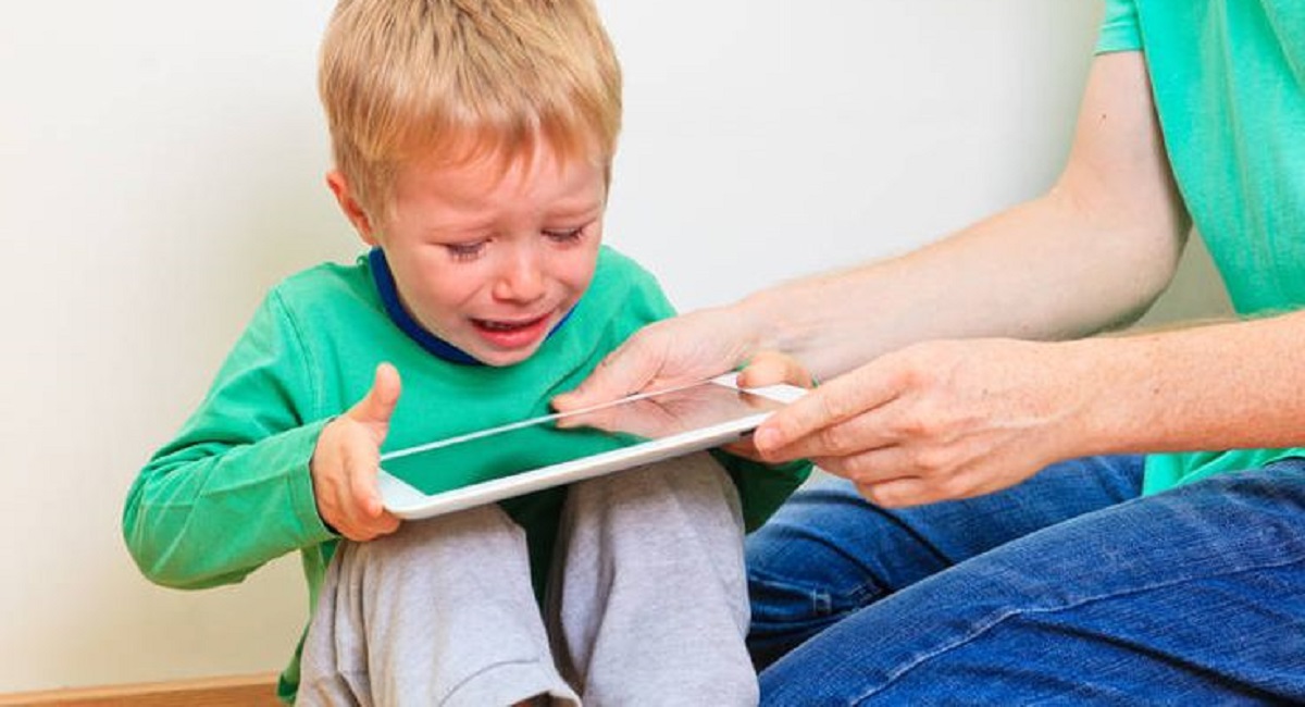 Wer sind die iPad-Kids, wie erkennt man digitale Abhängigkeit bei Kindern und wie kann man rechtzeitig helfen – praktische Tipps für Eltern und Pädagogen.