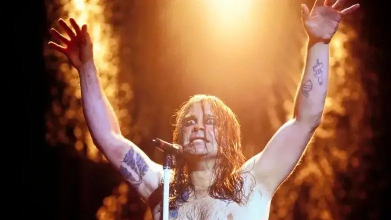 Ozzy Osbourne – Vater des Heavy Metal, Frontmann von Black Sabbath, exzentrische Legende und unverwüstlicher Rockstar – stirbt mit 77 Jahren.