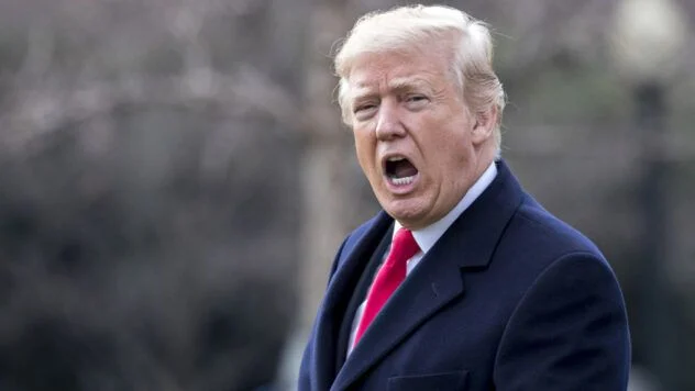 Trump droht Russland mit 100% Zöllen, falls innerhalb von 50 Tagen kein Friedensabkommen mit der Ukraine erreicht wird.