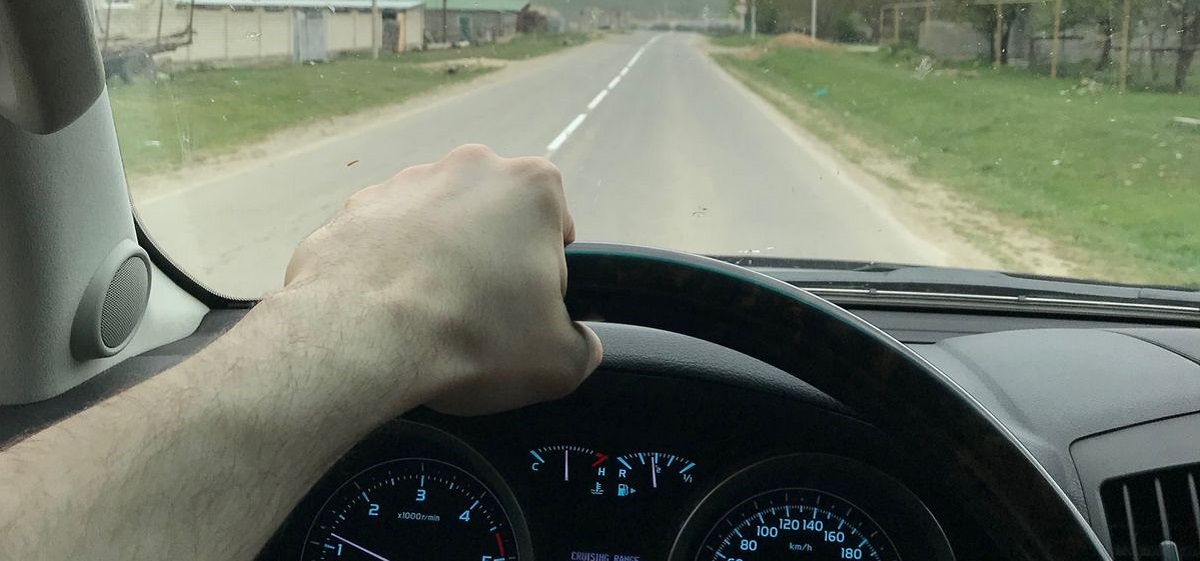 Erfahren Sie, was es bedeutet, wenn Sie im Traum mit hoher Geschwindigkeit Auto fahren. Deutung, psychologische und spirituelle Bedeutungen, Tipps und Warnungen.