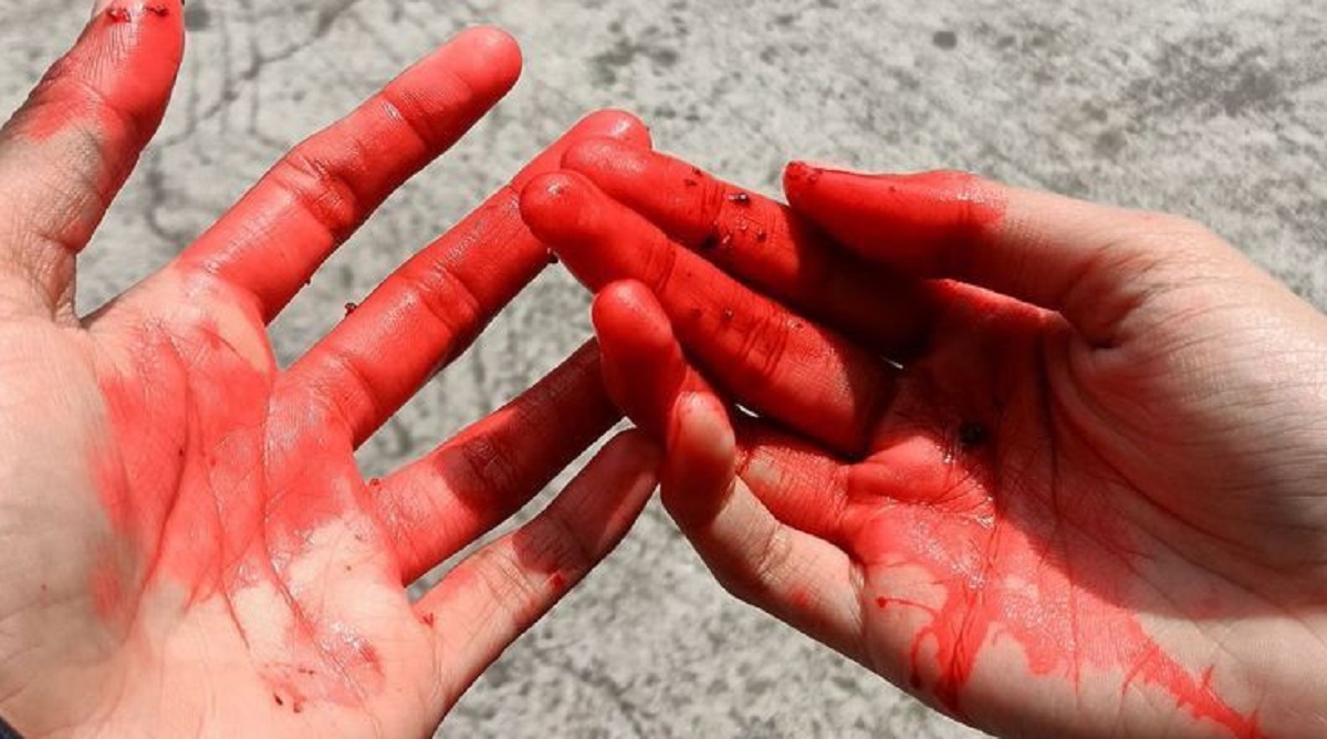 Blut an den eigenen Händen im Traum sehen: Bedeutung und Deutung