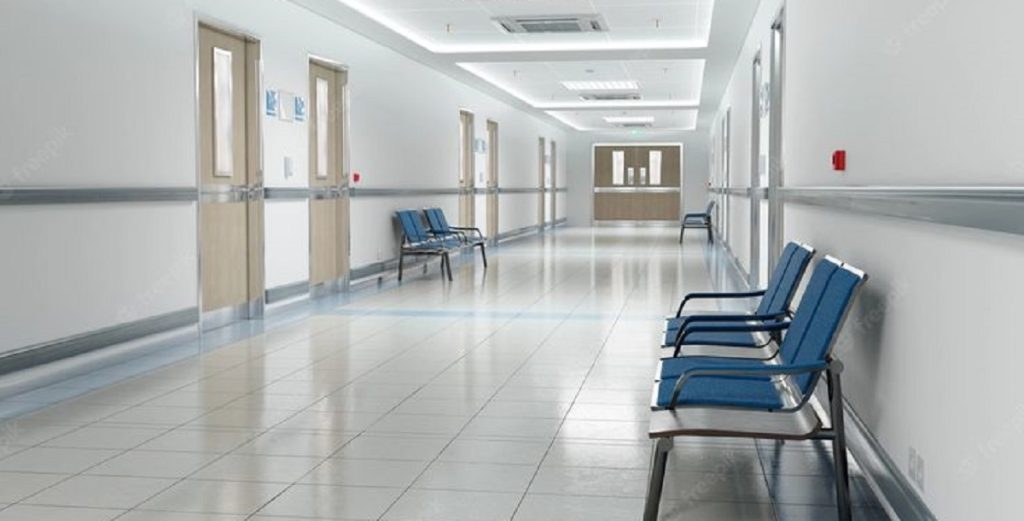 Was bedeutet ein Traum von einem Krankenhaus und dem Gehen durch Krankenhausflure? Erfahre die vollständige Deutung aus psychologischer und esoterischer Sicht.