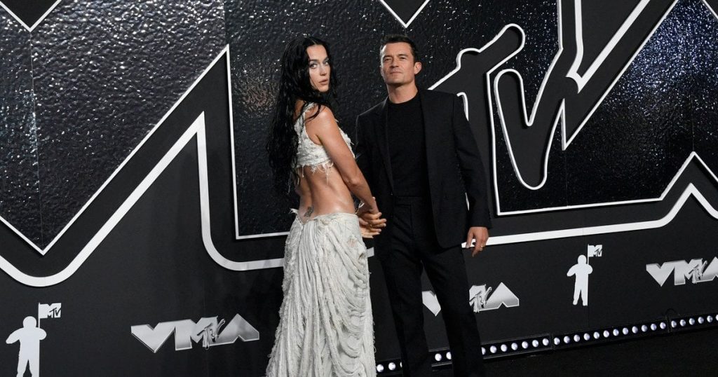 Katy Perry und Orlando Bloom beenden nach neun Jahren ihre Beziehung, um ihrer Tochter Daisy eine friedliche Umgebung zu bieten. Sie wollen freundschaftlich bleiben.