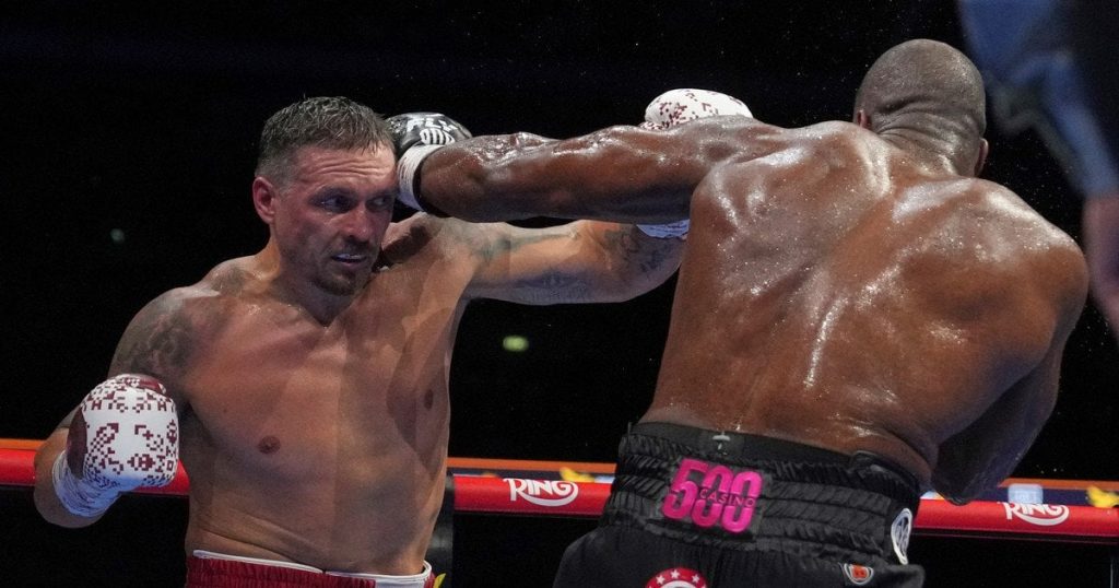 Oleksandr Usyk besiegt Daniel Dubois durch K.o. in Runde fünf und wird erster ukrainischer unumstrittener Weltmeister im Schwergewicht.