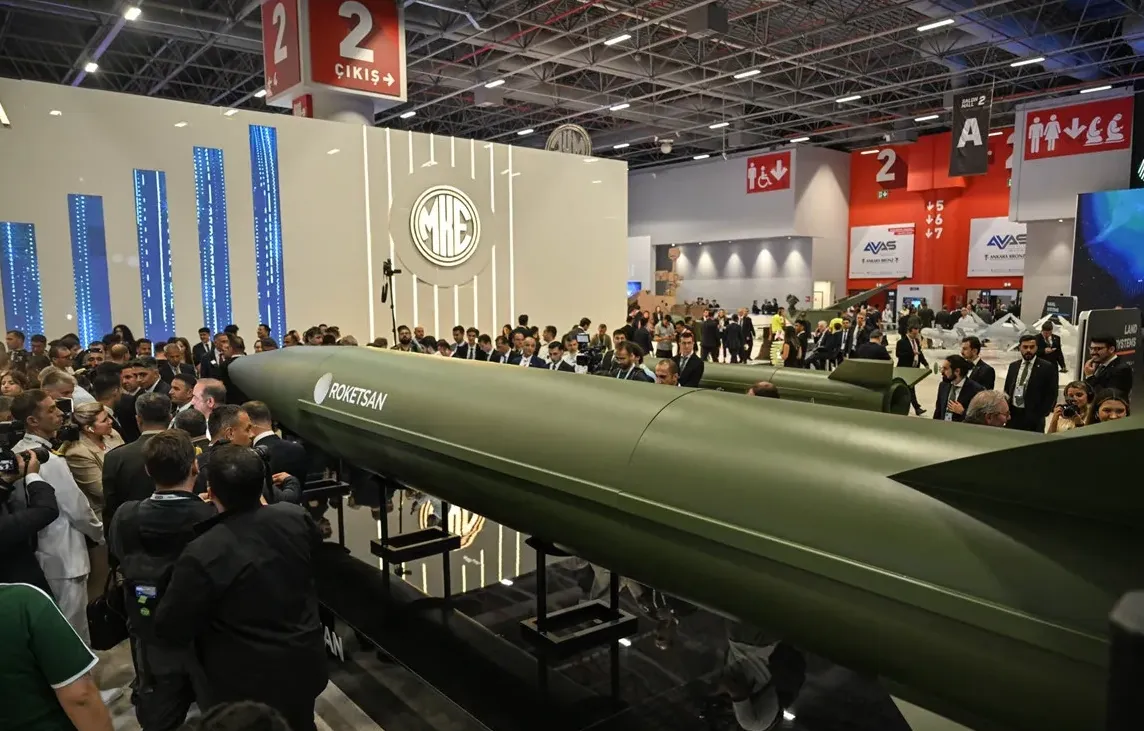 Fähig, Ziele in einer Entfernung von bis zu 3000 km zu treffen: Was ist über die erste türkische Hyperschallrakete Tayfun Block-4 bekannt? Fotos und Videos