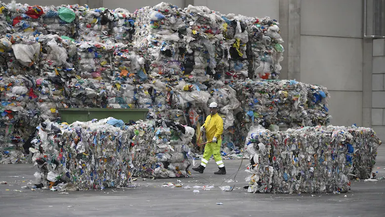 Italien zeigt, wie man mit der Wiederverwertung von Plastikabfällen Geld verdient und gleichzeitig die europäische Wirtschaft stärkt.