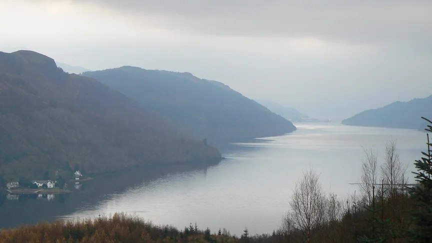 In Großbritannien gab es auf einer Militärbasis der königlichen Marine eine Leckage von radioaktivem Wasser in den Loch Long-See durch beschädigte Rohre, was bei Umweltschützern Besorgnis auslöste.