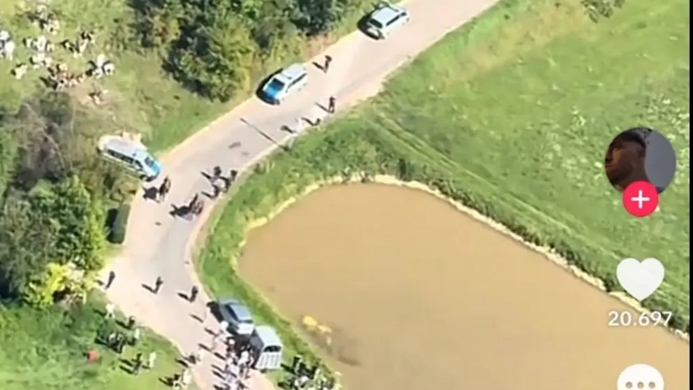 Tausende Gegner des YouTubers „Drachenlord“ belagerten Emskirchen, was einen Großeinsatz der Polizei zur Folge hatte. Flugaufnahmen zeigen das Ausmaß der Aktion