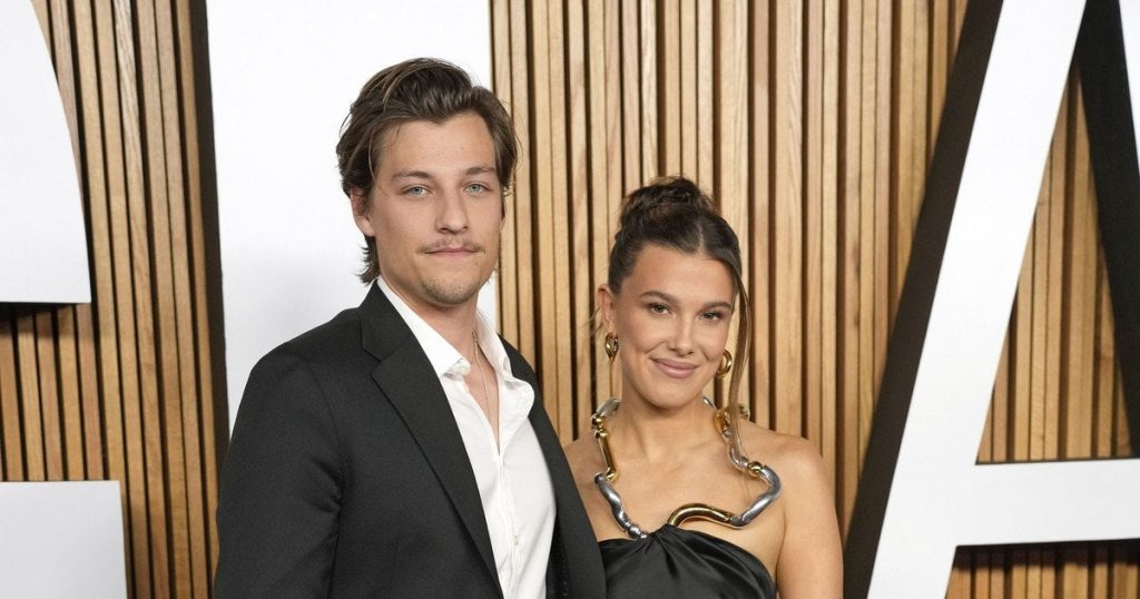 Millie Bobby Brown und Jake Bongiovi haben ein Mädchen adoptiert. Das Paar zeigte sich erstmals mit dem Kind und sprach über Privatsphäre.