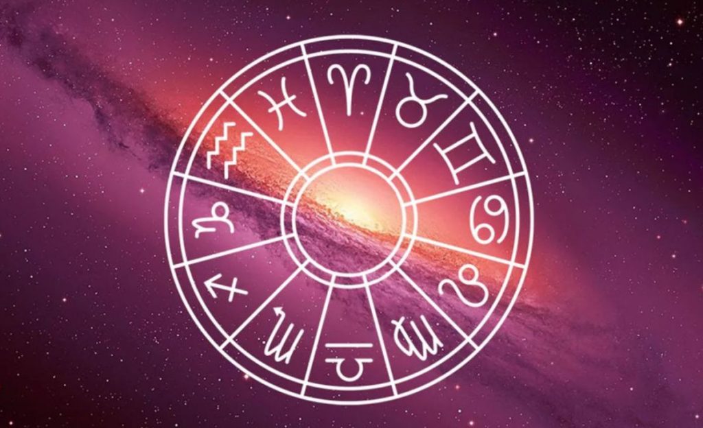Horoskop für den 21. August 2025 für alle Sternzeichen. Ein energiereicher Tag bringt Chancen und Herausforderungen. Erfahre, was dich heute erwartet.