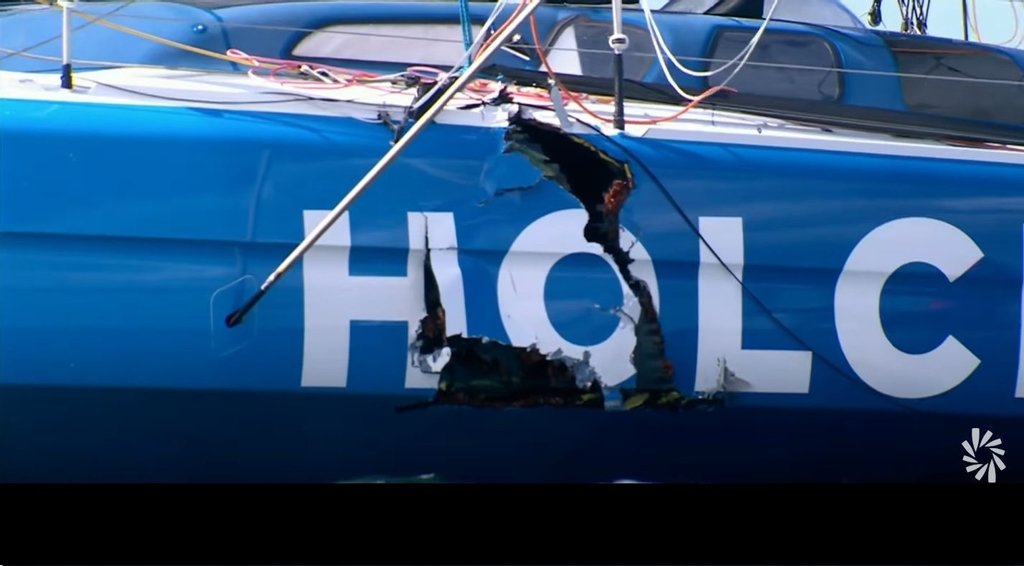 Kollision bei The Ocean Race Europe in Kiel: Holcim PRB und Allagrande MAPEI Racing müssen nach Startabbruch in den Hafen zurück. Alle Crewmitglieder sind unverletzt.