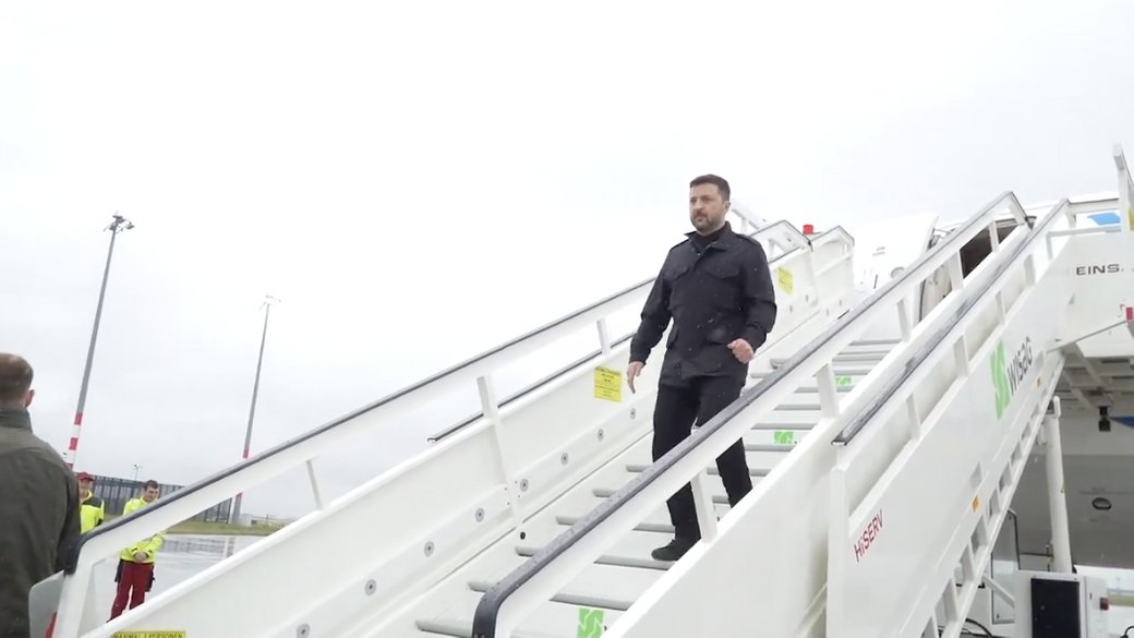 Wolodymyr Selenskyj ist nach Berlin gereist, um an Online-Verhandlungen mit Trump, europäischen Staats- und Regierungschefs sowie dem NATO-Generalsekretär teilzunehmen.