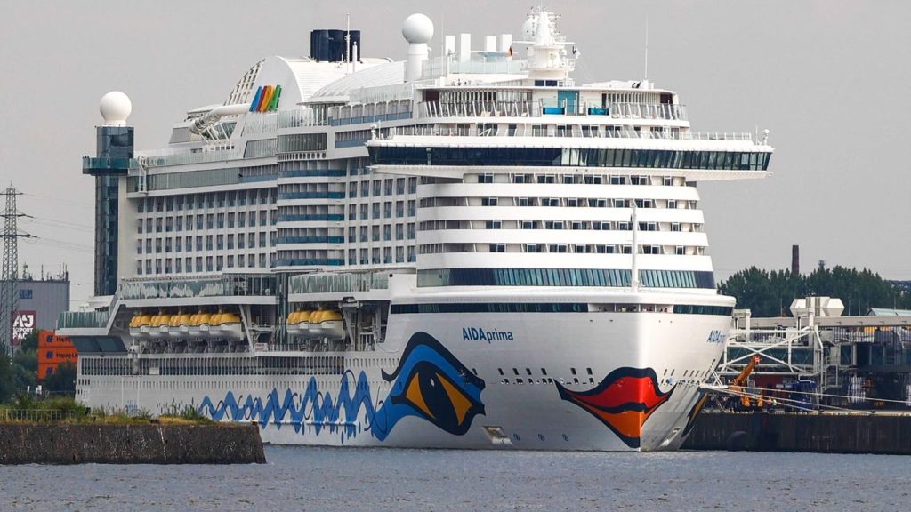 Herbststurm stoppt „Aida Prima“ im Hamburger Hafen. Abfahrt verschoben, erster Stopp in Norwegen gestrichen. Erste Station der Kreuzfahrt wird Bergen.