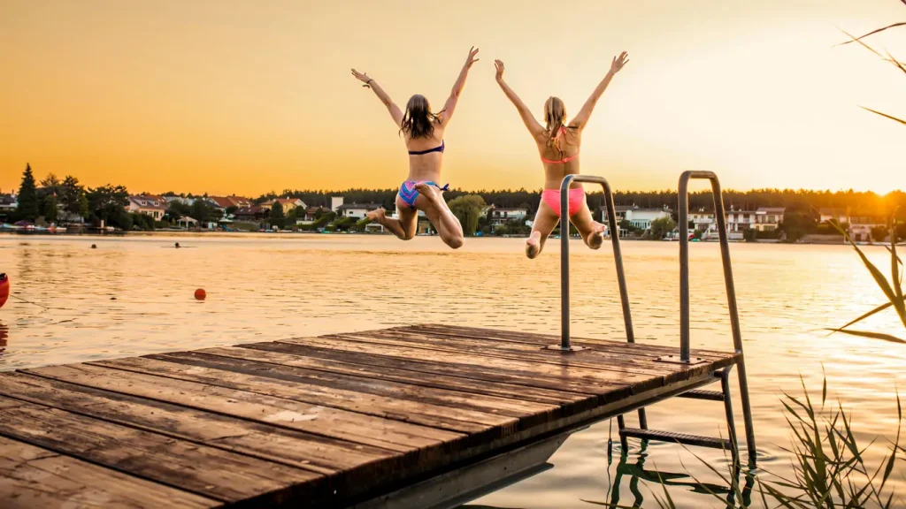 Deutschland erlebt ein kurzes Sommercomeback mit bis zu 32 Grad. Pünktlich zum Herbstanfang folgen jedoch Regen, Gewitter und ein Temperatursturz.