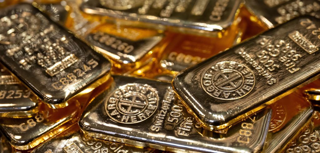 Goldpreis fällt deutlich unter 4000 US-Dollar Der Goldpreis fällt deutlich unter 4000 US-Dollar. Erwartete Annäherung zwischen den USA und China drückt Nachfrage nach sicheren Anlagen wie Gold