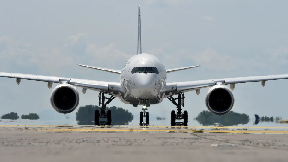 Lufthansa-Flug LH431 wegen Passagierstörung in Boston zwischengelandet Flug LH431 von Lufthansa musste wegen eines aggressiven Passagiers in Boston landen. 362 Reisende erhielten Hotelunterbringung und neue Tickets.