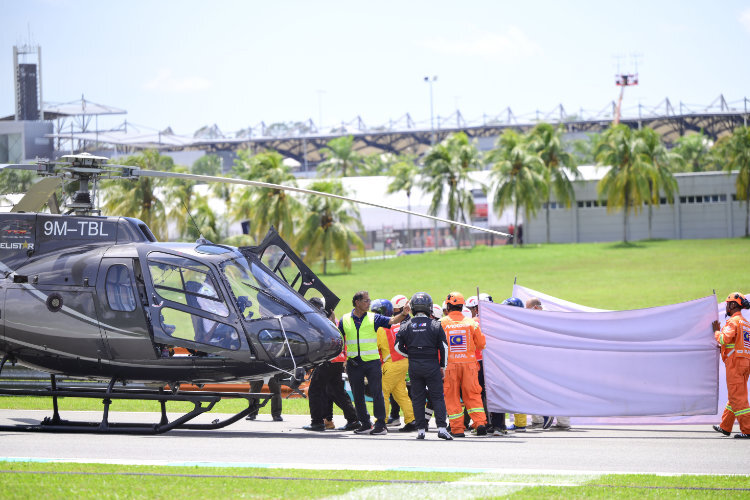 Herzstillstand: Noah Dettwiler kämpft nach Unfall in Sepang um sein Leben Der 20-jährige Schweizer Noah Dettwiler kämpft nach einem schweren Unfall beim Großen Preis von Malaysia um sein Leben. Sein Zustand ist stabil, aber kritisch.