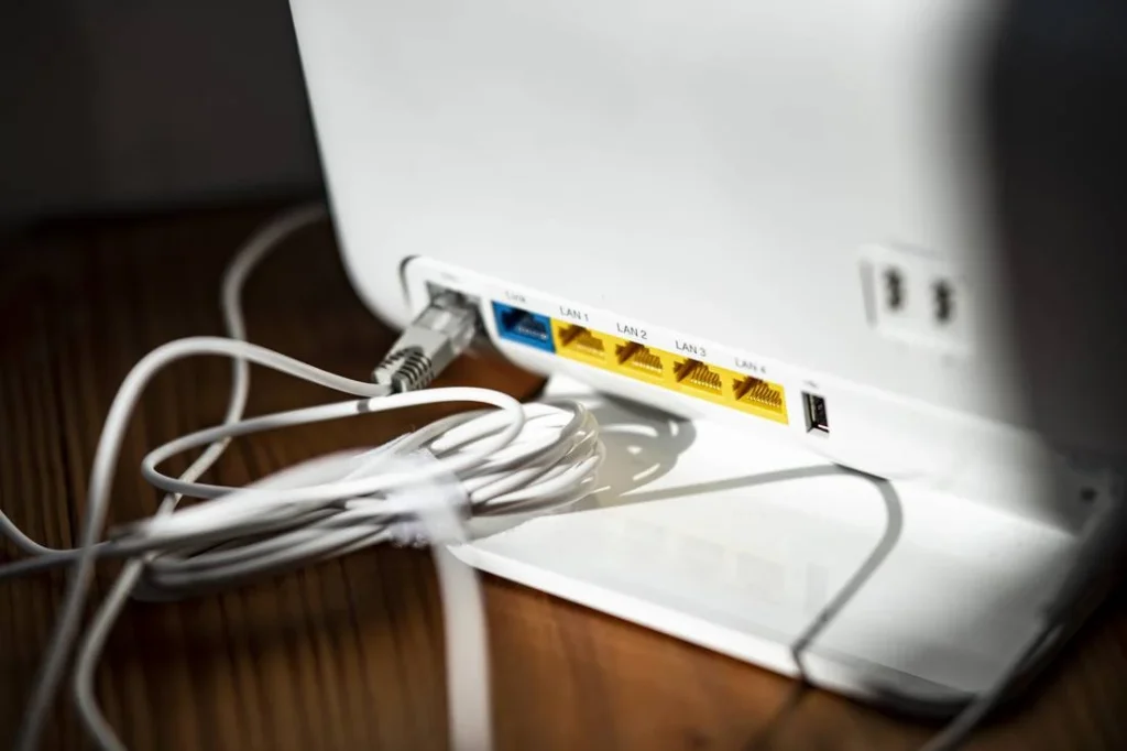 Vodafone und Telekom erhöhen die Preise für Festnetz-Internet in Deutschland. Einige Tarife verdoppeln sich. Kunden bereiten Sammelklage gegen Vodafone vor.