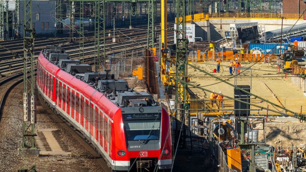 Störung im S-Bahn-Leitsystem führte am Mittwochmorgen zur Sperrung der Stammstrecke München zwischen Pasing und Ostbahnhof – Verspätungen bis 20 Minuten.