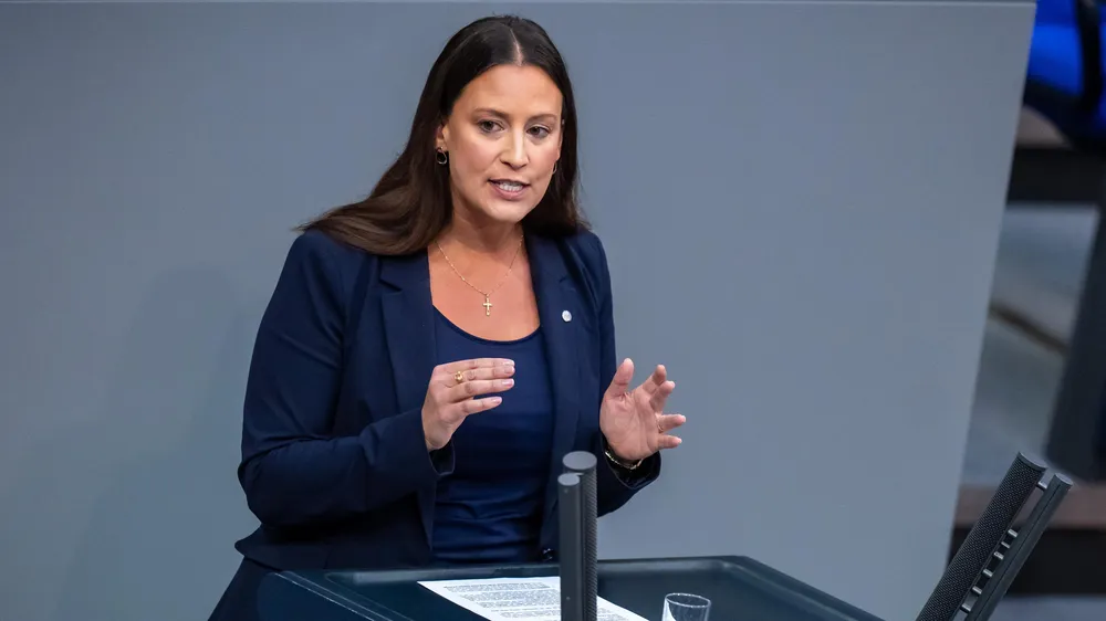 Staatsanwaltschaft plant Ermittlungen gegen Karoline Bosbach Die Staatsanwaltschaft Köln plant Ermittlungen gegen Karoline Bosbach (CDU) wegen Betrugsverdachts. Immunität muss für Verfahren aufgehoben werden.