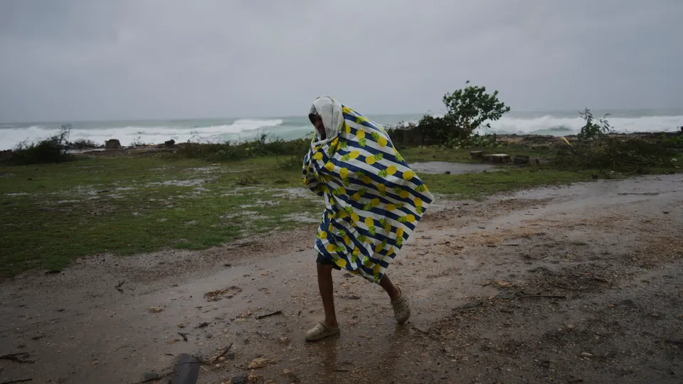 Hurrikan „Melissa“ erreicht Kuba nach Verwüstungen auf Jamaika Der Hurrikan „Melissa“ erreicht Kuba nach schweren Zerstörungen auf Jamaika. Behörden warnen vor lebensbedrohlichen Fluten und Erdrutschen.