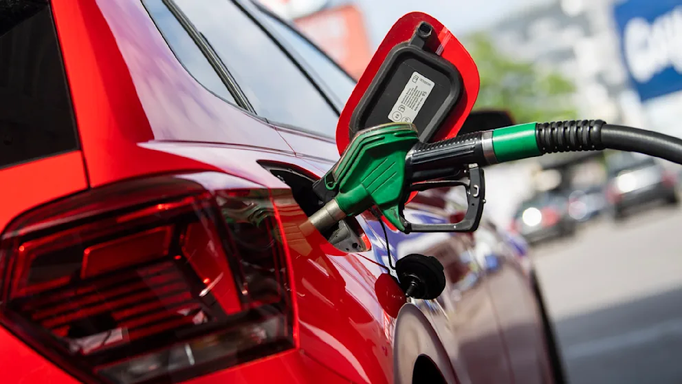 Warum Diesel in Deutschland innerhalb von drei Wochen stark gestiegen ist In Deutschland ist Diesel in drei Wochen um 7,5 Cent gestiegen. ADAC erklärt den Preisanstieg mit dem Beginn der Heizsaison. Welche Faktoren noch wirken.