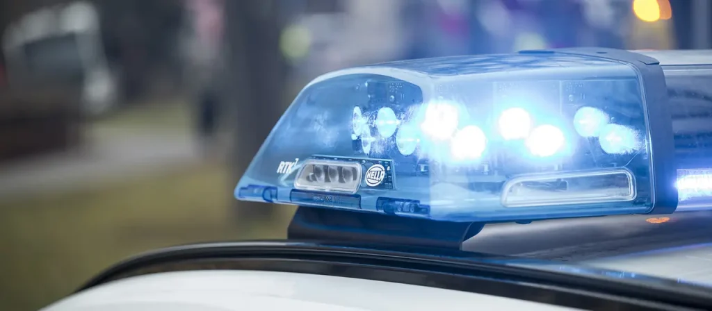 Suche nach dem anonymen Anrufer nach Bombendrohung in Magdeburg In Magdeburg sucht die Polizei nach dem anonymen Anrufer, der eine Bombendrohung am Hauptbahnhof abgab, was zu Evakuierungen und Polizeieinsätzen führte.