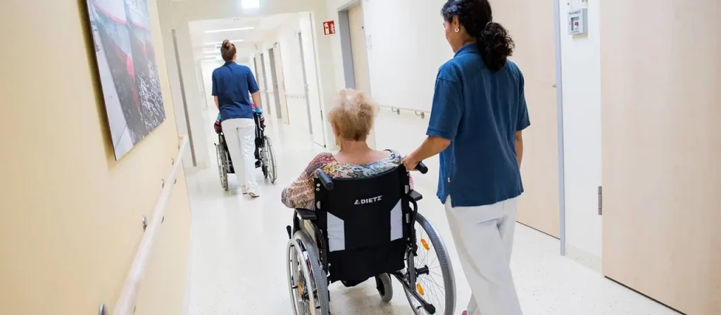 Ab 2026 wird das Gehalt von Krankenschwestern in Deutschland steigen. Die erste Erhöhung tritt am 1. Juli 2026 in Kraft. Erfahren Sie mehr über die Änderungen der Gehälter von Pflegekräften.