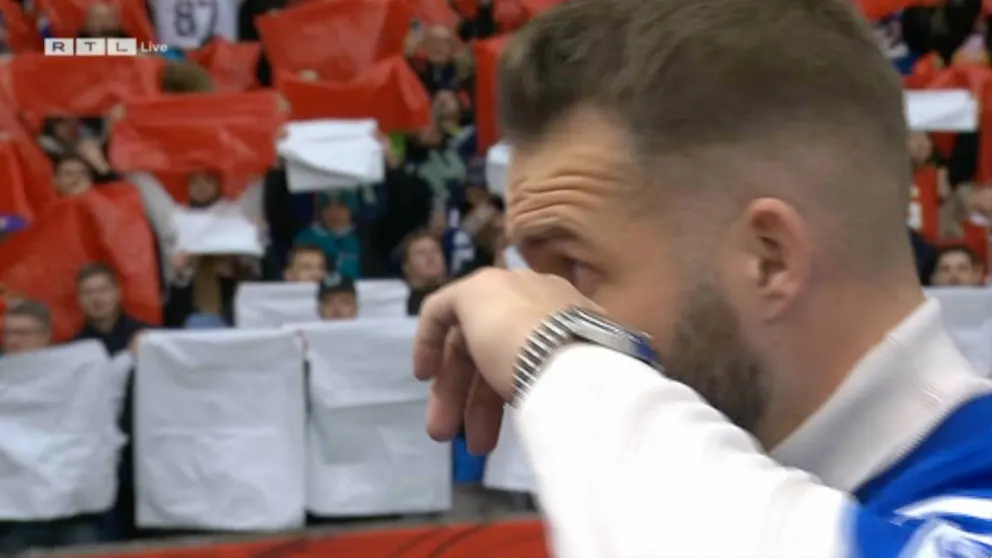 Emotionaler NFL-Auftakt in Berlin: Björn Werner kämpft mit den Tränen Vor dem NFL-Spiel in Berlin weinte RTL-Experte Björn Werner während der Zeremonie zum 36. Jahrestag des Falls der Berliner Mauer.