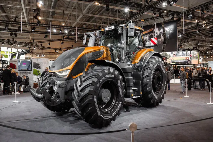 Valtra präsentiert neue Traktoren und Technologien auf der Agritechnica 2025