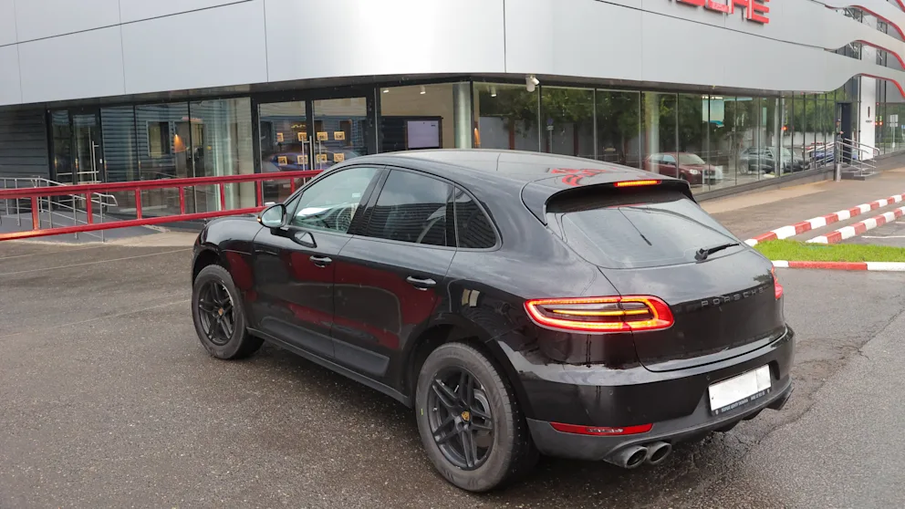 Hunderte Porsche in Russland fallen aus: Fahrzeuge lassen sich nicht mehr starten In Russland fallen Hunderte Porsche aus. Fahrzeuge blockieren sich wegen Systemfehlern, Händler suchen Ursachen, der Hersteller liefert vorerst keine Lösung