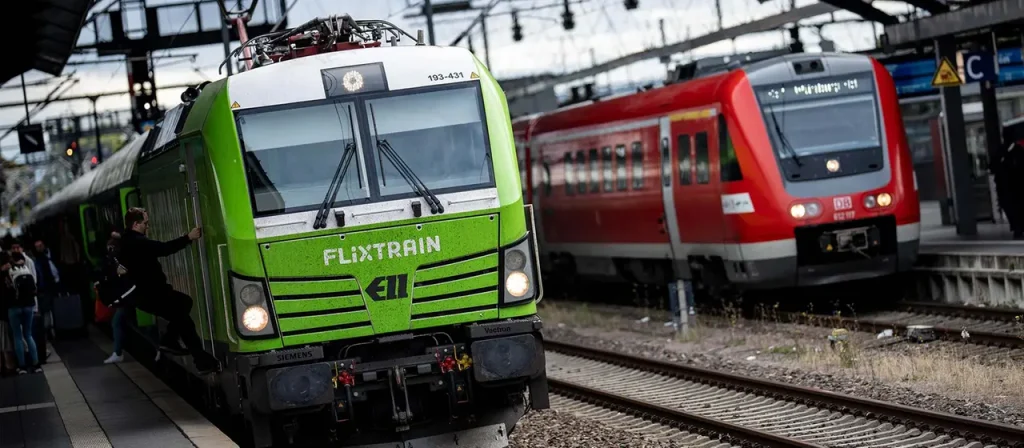 FlixTrain kündigt umfassende Ausbaupläne im deutschen Bahnverkehr an FlixTrain plant ein großes Ausbauprogramm: ein Hochfrequenznetz, eine Verdoppelung der Zugverbindungen und neue Talgo-Züge bis 2028.