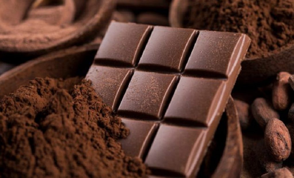 Dunkle Schokolade: Nutzen, Risiken und Regeln für eine gesunde Ernährung Dunkle Schokolade bietet gesundheitliche Vorteile, birgt aber Risiken. Übersicht zu Nutzen, Kontraindikationen, Verzehrsregeln und Auswahl hochwertiger Sorten