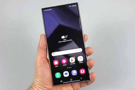 Wichtige Dezember-Aktualisierung für Galaxy S24 Samsung hat das Dezember-Update für Galaxy S24 und andere Modelle veröffentlicht, das einen wichtigen Sicherheits-Patch enthält. Das Update mit einer Größe von 450 MB behebt kritische Probleme