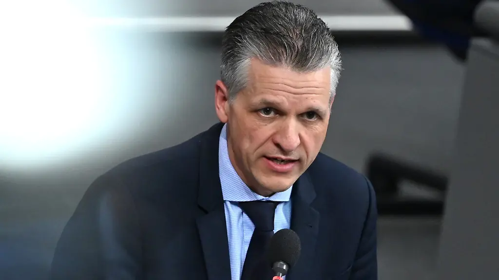 Merz-Kabinett einigt sich auf Bürgergeld-Reform – Umsetzung erst ab 2026 Die Bundesregierung will die Reform des Bürgergeldes noch vor Weihnachten beschließen. Die praktische Umsetzung ist jedoch erst für Mitte 2026 geplant.