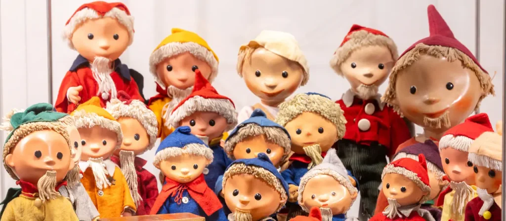 Sandmännchen als Marke: Geschichte, Vertrauen und Hunderte Lizenzprodukte Die Geschichte des Sandmännchens: Wie eine Kinderfigur den Kalten Krieg überstand, zur Kultmarke wurde und bis heute Vertrauen genießt.