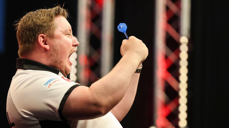 Drei Hessen vertreten Deutschland bei der Darts-WM Bei der Darts-Weltmeisterschaft treten drei Spieler aus Hessen an. Schindler, Hopp und Wenig bereiten sich auf ein Rekordturnier mit erweitertem Teilnehmerfeld und hohem Preisgeld vor.