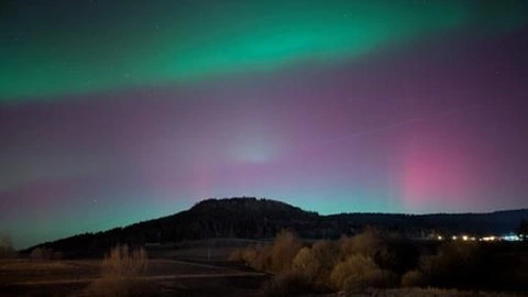 Seltenes Naturphänomen: Nordlichter im Süden Deutschlands beobachtet Nordlichter waren in vielen Regionen Baden-Württembergs sichtbar. Die farbigen Lichterscheinungen entstanden durch einen starken geomagnetischen Sturm