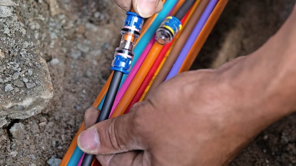 Deutschland plant schrittweise Abschaltung von DSL zugunsten von Glasfaser Die Bundesnetzagentur stellt ein Konzept zum schrittweisen Abschalten von DSL und zu neuen Regeln für einen schnelleren Glasfaserausbau vor