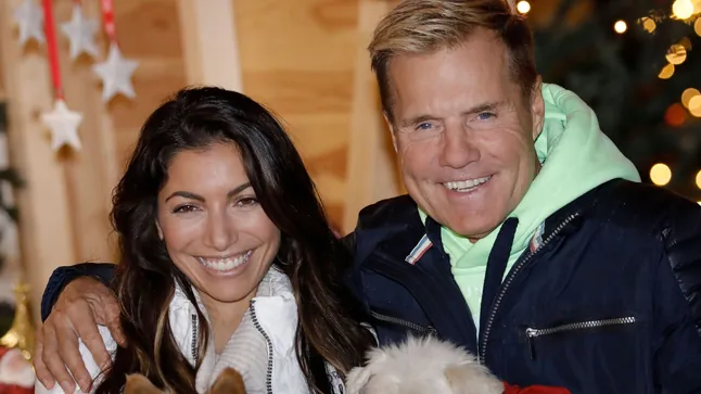 Karina Walz wählte ein Spitzenkleid mit Beinschlitz für die Hochzeit mit Bohlen Dieter Bohlen und Karina Walz haben auf den Malediven am Silvesterabend geheiratet. Der Musiker zeigte erste Hochzeitsfotos und nannte Details der Zeremonie